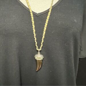 Lia Sophia CORNUCOPIA $78 in catalog 
Resin Horn Necklace w/ Green Accents NWT🏷